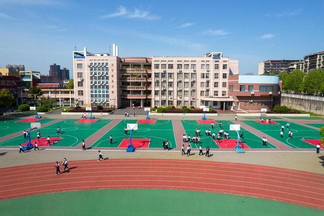 温泉小学学区房深度解析：价格走势、购买建议与风险提示