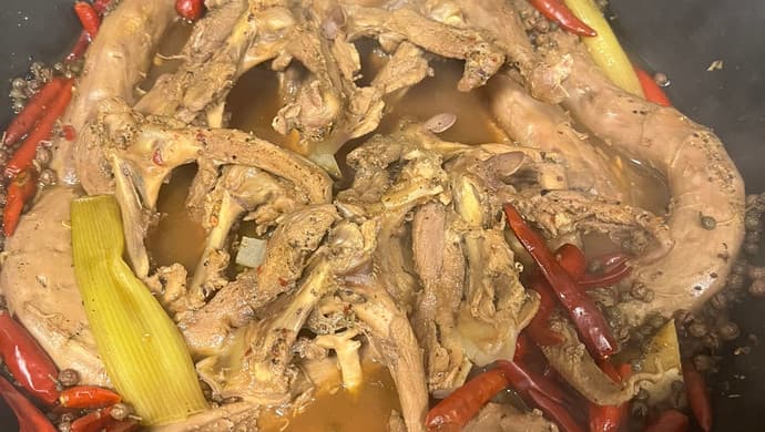 卤鸭脖，鸭锁骨