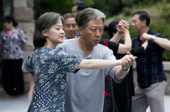重温经典丨《父母爱情》：回望父辈的信仰与情怀