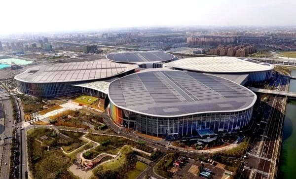 进博会交通保障升级：停车可提前预约，出租车支持外卡支付