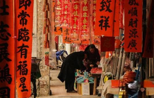 对联的历史渊源与艺术魅力：从“一日为日”到“七人是化”