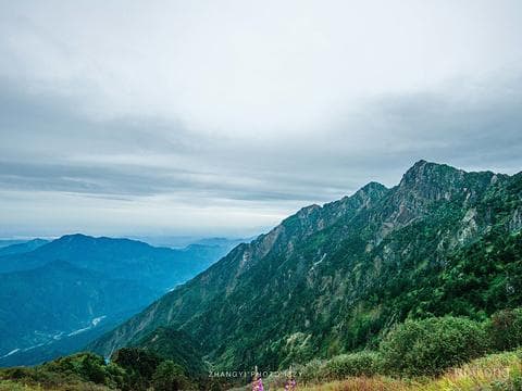 九峰山：四季变换的自然画卷 🌄