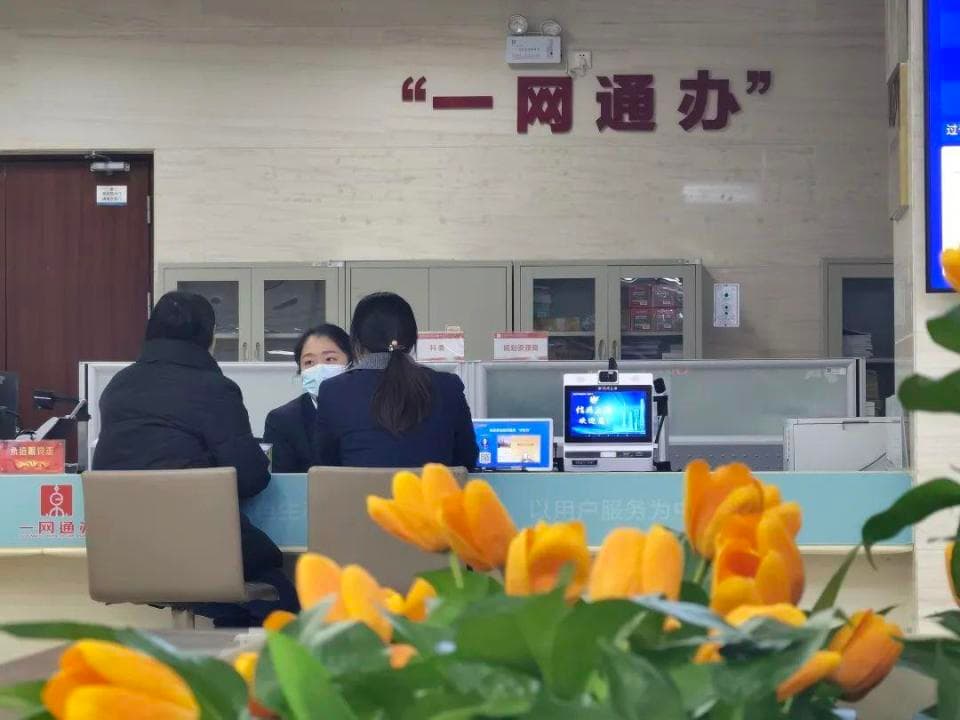 崇明百姓在“一个窗口”能办更多事