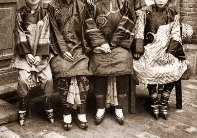 中国古代裹脚习俗的起源与影响