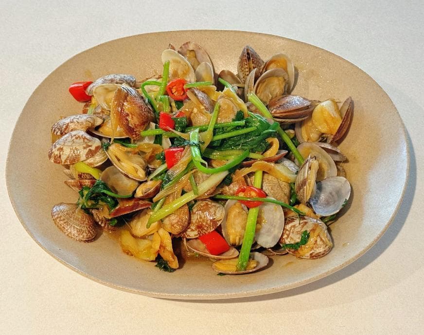 青岛十大传统美食：从辣炒蛤蜊到海鲜水饺，哪一道最让你心动？