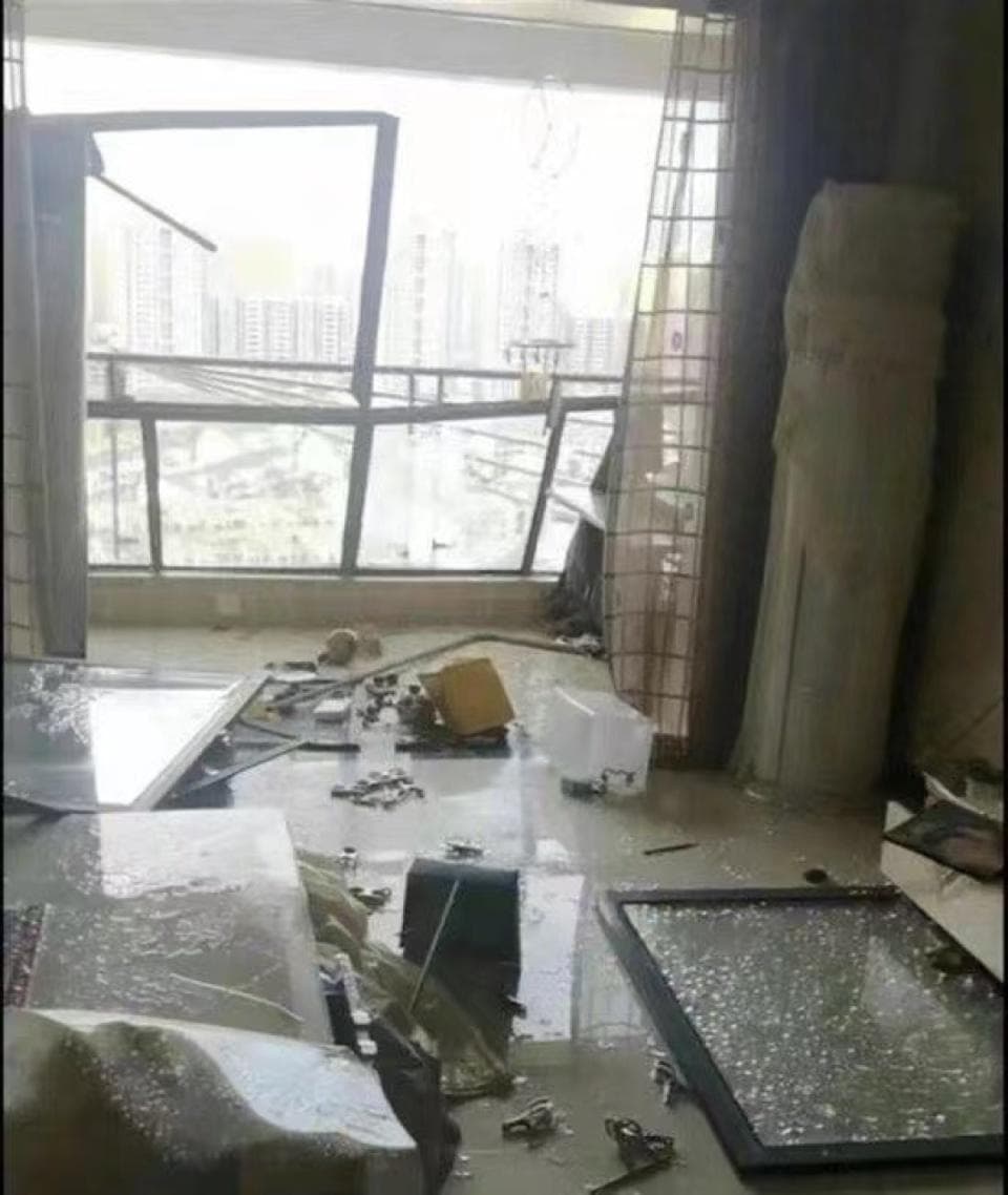 南昌3人被大风吹落坠楼身亡，专业人士解析高层窗户为何会被风卷走？