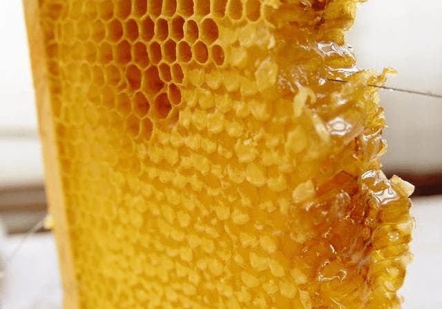 蜂蜜怎么保存最好？让家里蜂蜜不变质，这几个知识点需要牢记