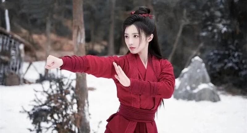 12版“穆念慈”对比：蒋勤勤颜值最符，杨盼盼柔中带刚，刘诗诗清雅