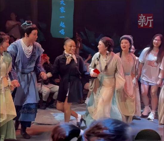 花鼓戏也吊威亚，“新刘海砍樵”别开生面