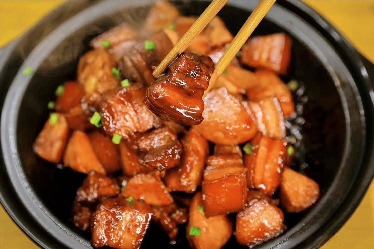 芋头红烧肉：传统与创新的完美碰撞，口感层次丰富的家常美味