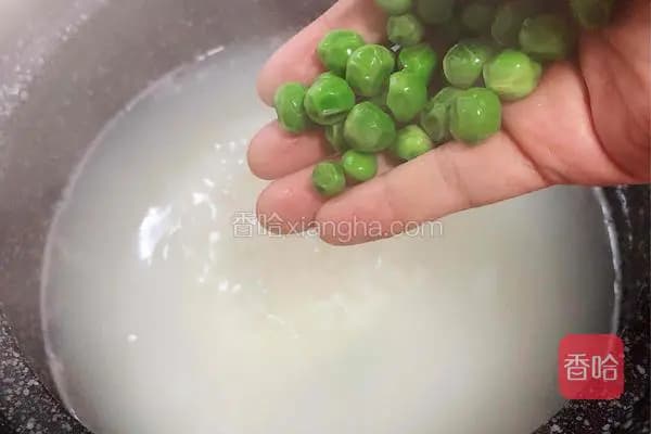 潮汕海鲜砂锅粥：一道传统美食的制作工艺