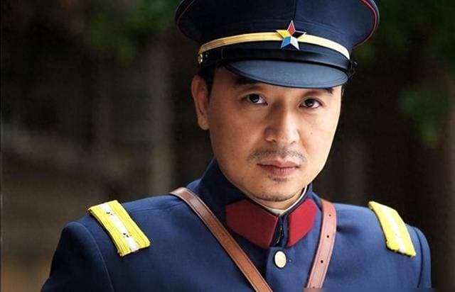 “老来得子”的实力派窘况，58岁依旧拼命拍戏，直言不敢老去