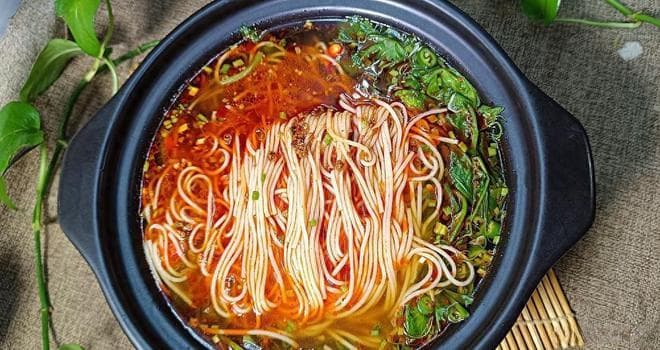 教你酸辣粉简单又好吃做法，酸辣过瘾特别解馋，味道不比饭店的差