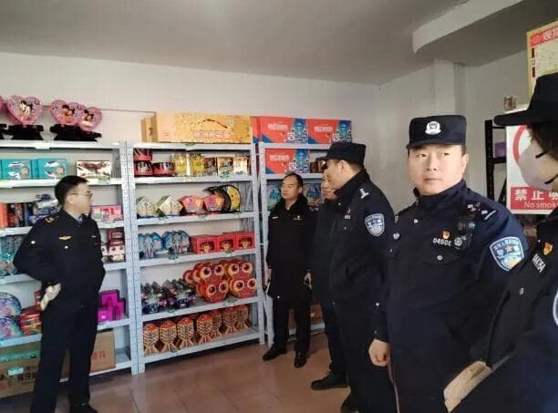 严厉打击违法行为 苏州开展烟花爆竹专项检查