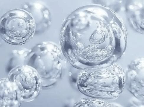 四大保湿成分详解：从透明质酸到矿物精华，如何科学补水？