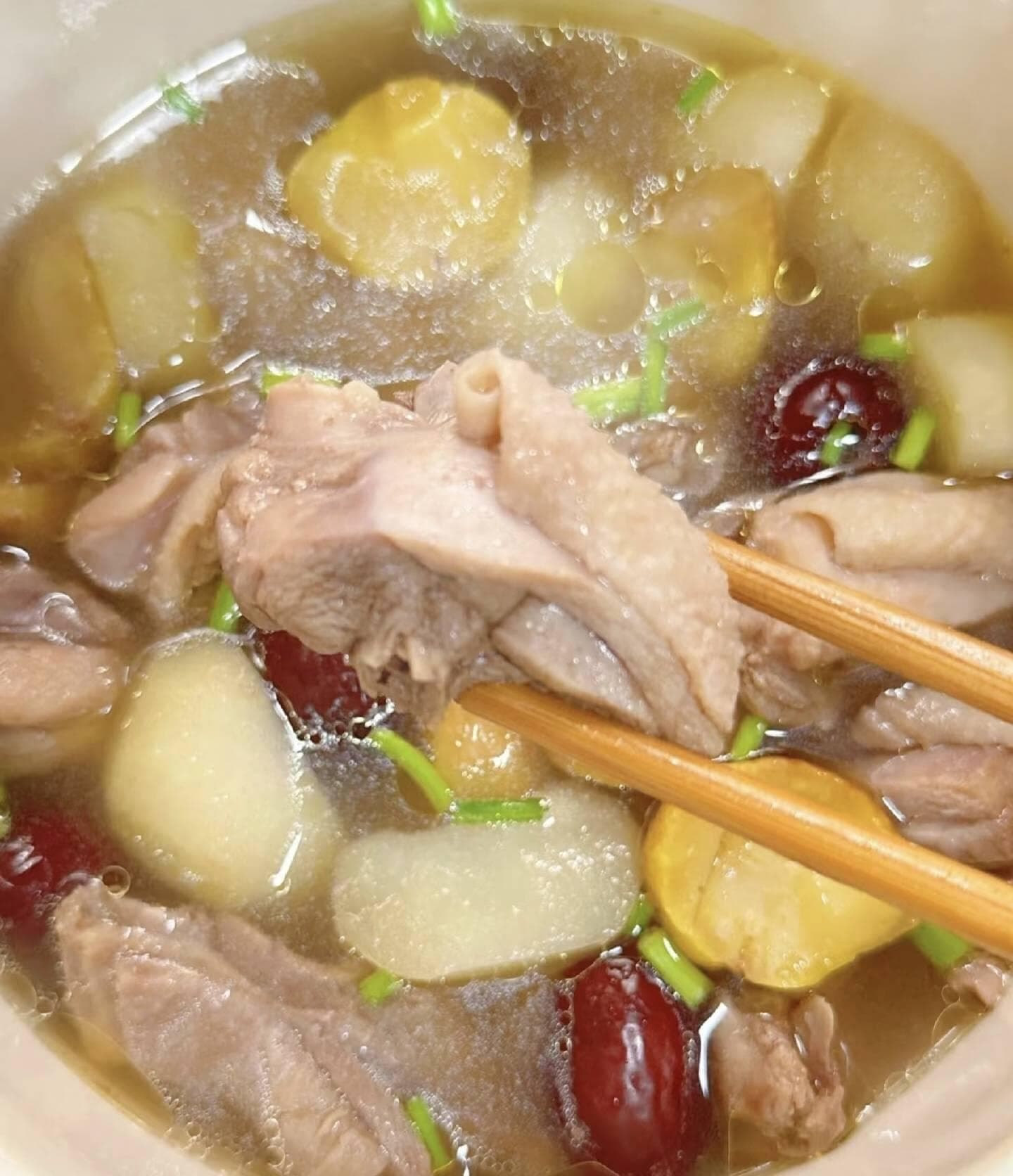 板栗马蹄鸡汤 | 清甜滋补，营养丰富的家常汤品