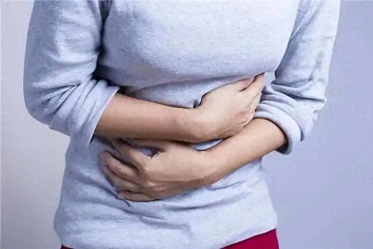 医生再次强调：患有胰腺炎的人，牢记“2不喝2不吃”，别不放心上