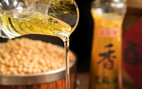 大豆油是什么豆做的 大豆油的优缺点及食用须知