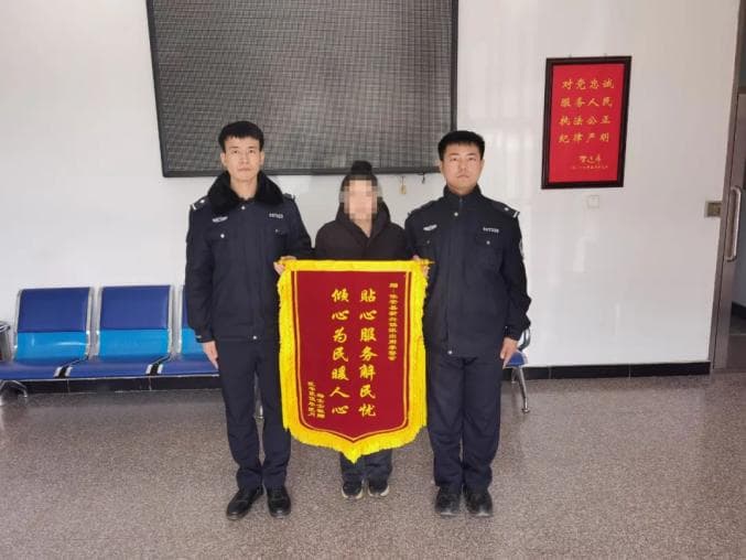 龙警故事：跨省通办高效率 户籍民警暖民心