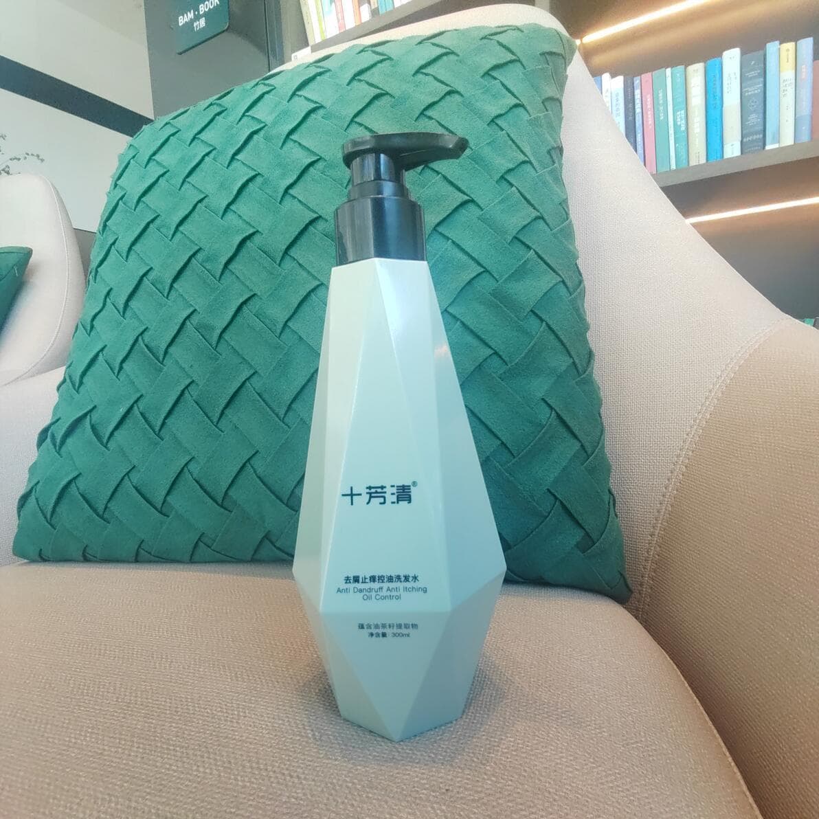 头发干枯毛躁头屑用什么洗发水?去屑止痒的洗发水排行榜