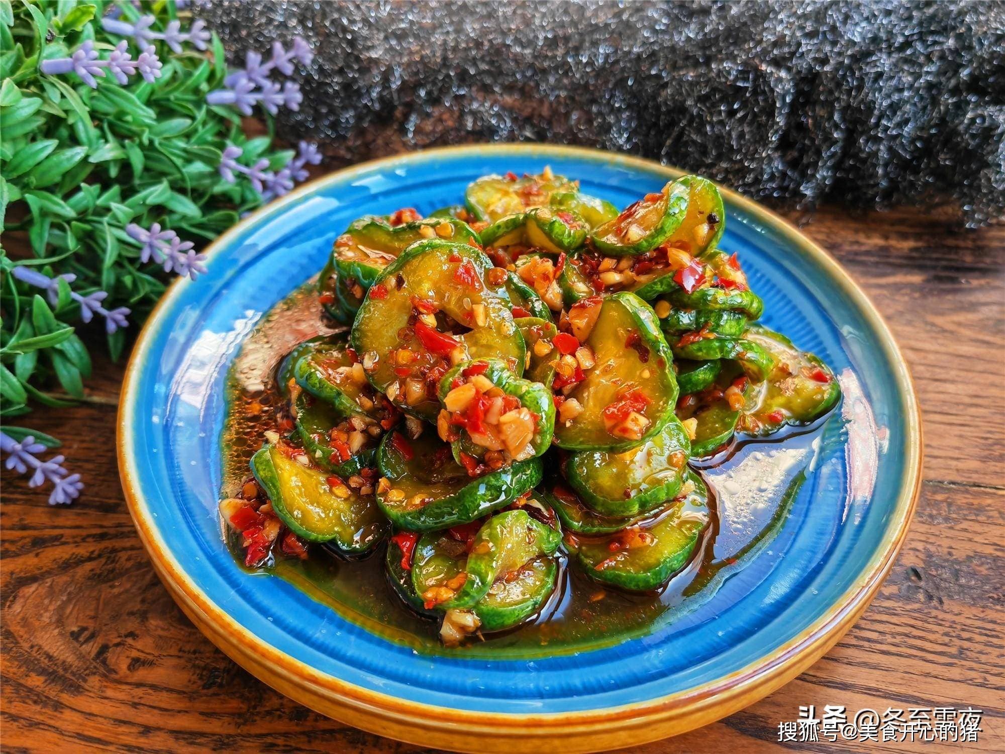 旱黄瓜怎样腌咸菜好吃？这个方子最好，香辣脆嫩，当天就能吃