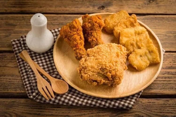 高脂饮食加重冠心病，专家建议三类食物要少吃