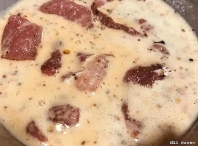 炸小酥肉，最忌淀粉里加鸡蛋，大厨：掌握2点，酥肉外酥里嫩很脆