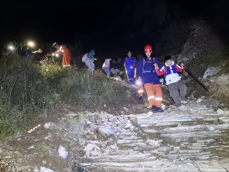 北京消防：爬野山多人被困！户外登山活动须加强安全防范