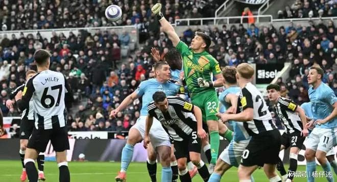 英超最新积分榜：利物浦2-0双杀曼城，11分领跑，争四形势白热化