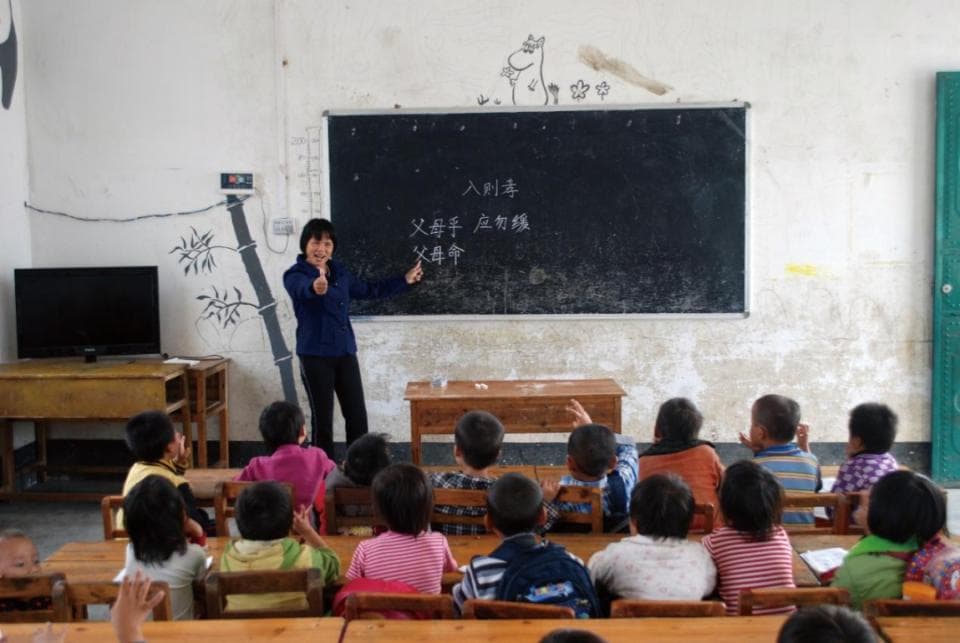 瑶山深处的“老师妈妈”，用半生为穷孩子筑起“爱心家园”