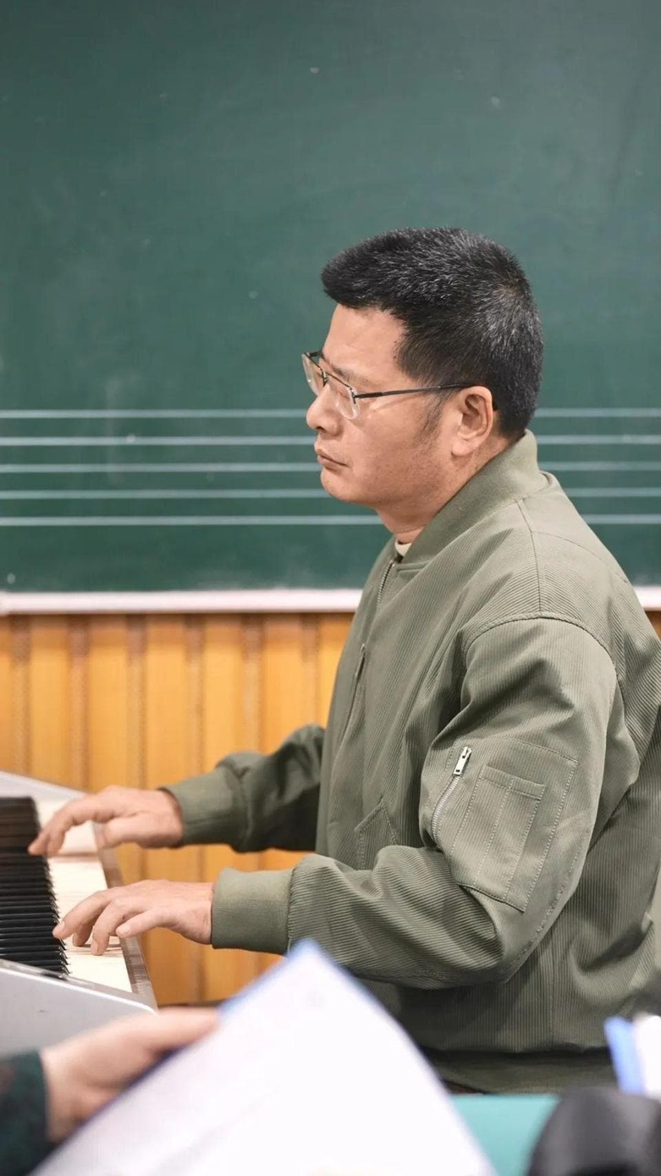 为残疾人免费上音乐课，他因一句话坚持13年