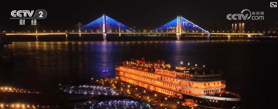 “赏花+夜游”！多元场景焕新 激活春季文旅消费