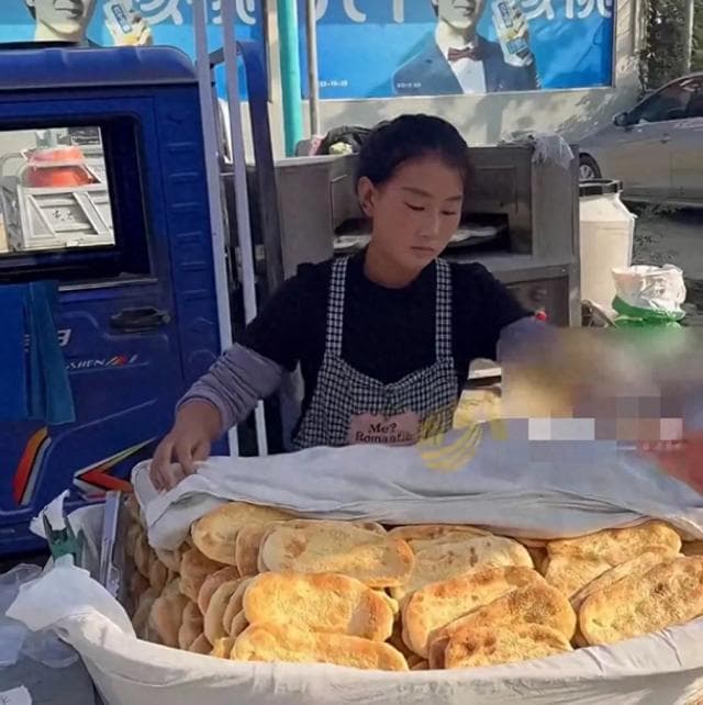 山东小伙卖烤牌月销过万，有人“就好这一口”