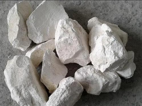氧化钙的化学反应特性是怎样的？