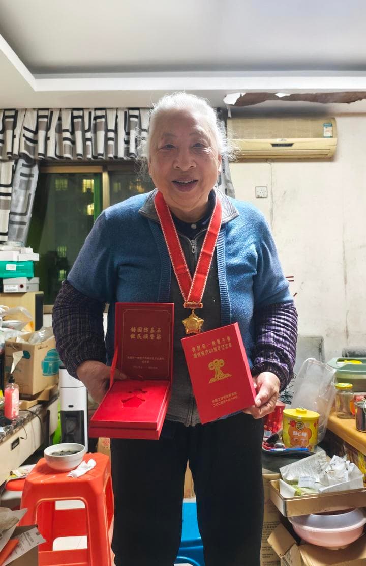一枚迟到的纪念章，一段不朽的峥嵘岁月