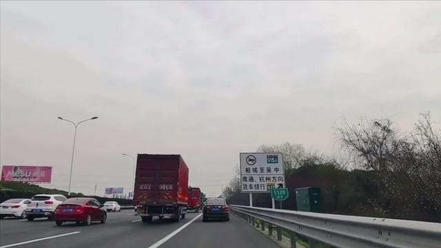 应急车道并非完全不能走？交警：这几种特殊情况，可光明正大地走
