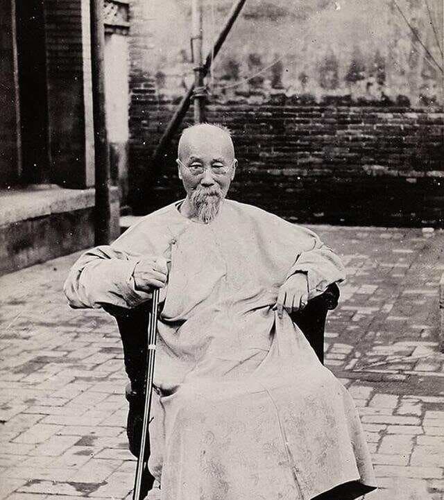 李鸿章整垮胡雪岩时，左宗棠为何不仅见死不救，反而前去抄家？