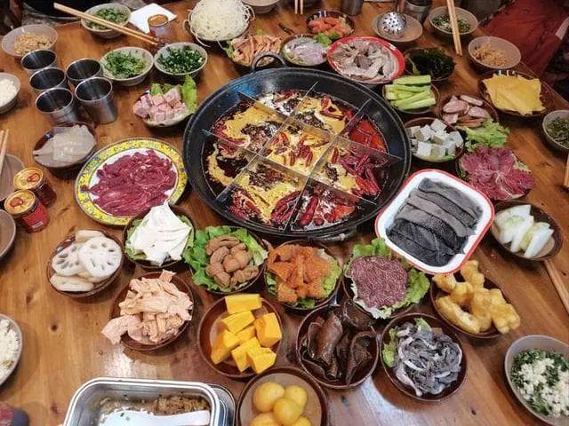 重庆特色美食前十名，麻辣鲜香俱全！山城美食传奇！