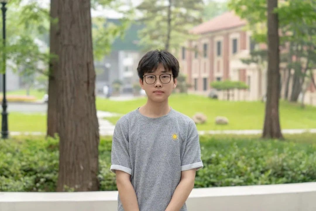 以第一名保研中大的男生，剪掉40cm长发！他说：很幸运…