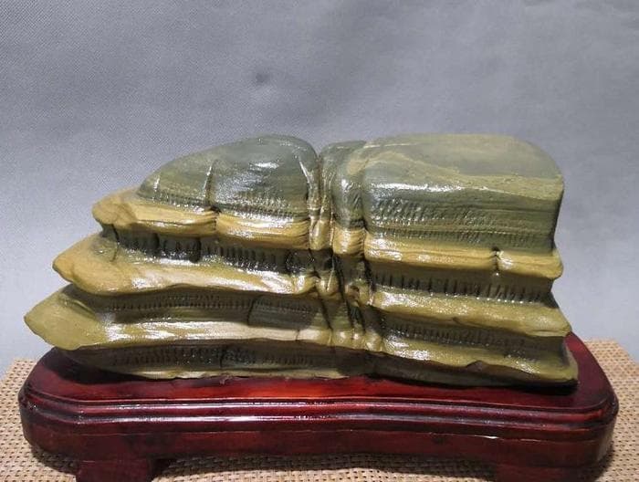 奇石是大自然的一笔财富，天然形成的奇石价值不低，天然才是上品