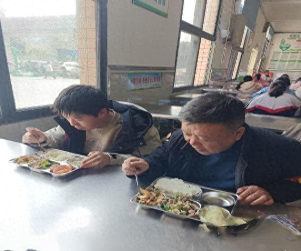 智慧食堂+严格监管：邵阳六中筑牢校园食品安全防线