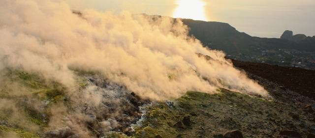 从岩浆到宝藏：科学家揭开黄金穿越岩浆流体之旅的秘密