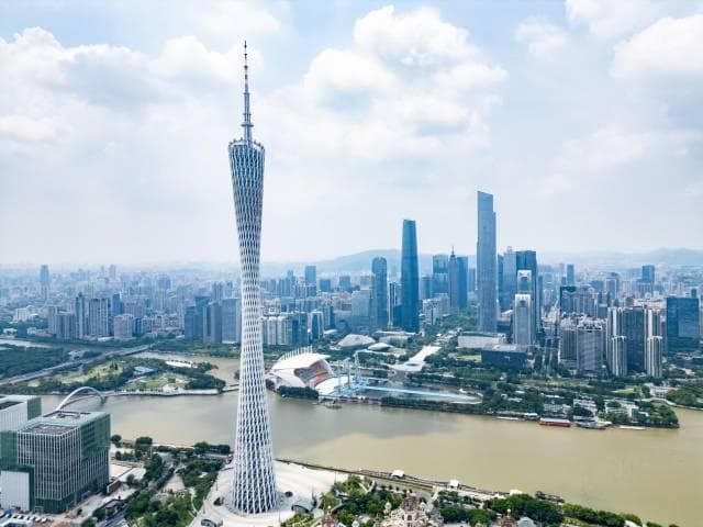 这组数据的“一升一降”，是读懂广东经济的关键密码
