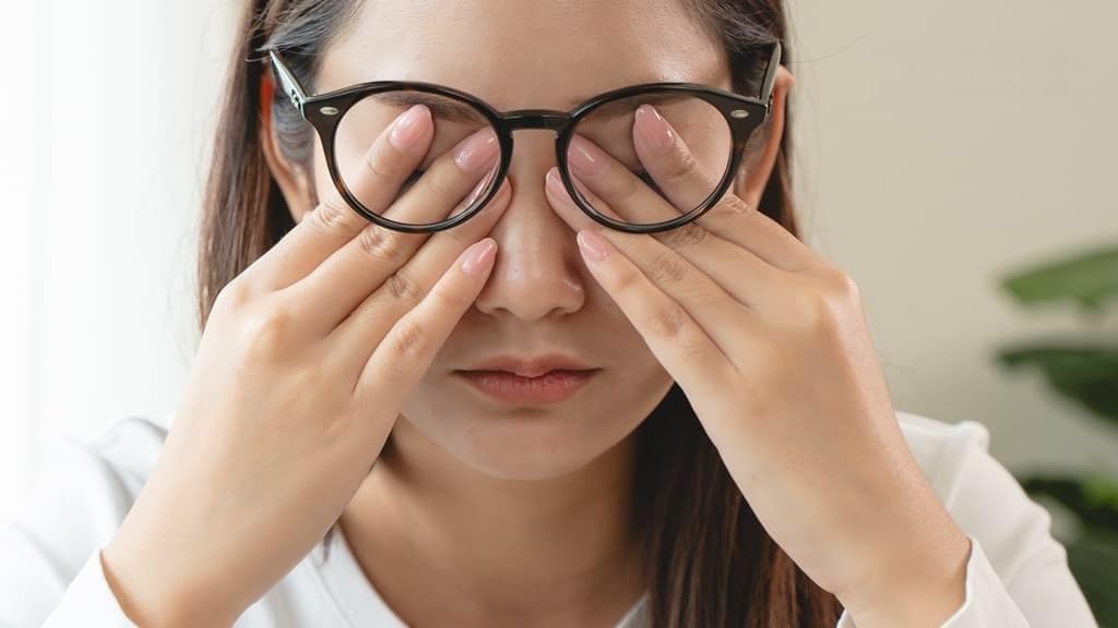 眼球干干的不舒服！医师教你「眨眼操」6秒鐘護你眼 緩解乾眼症