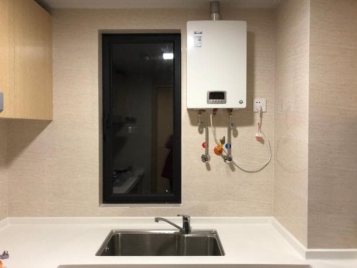 燃气热水器选购指南：零冷水和水量伺服器哪个更重要？