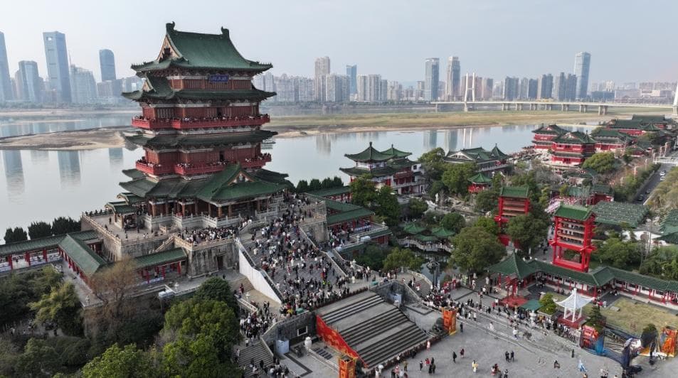 “梗”过时了！滕王阁地铁站出站即达景区