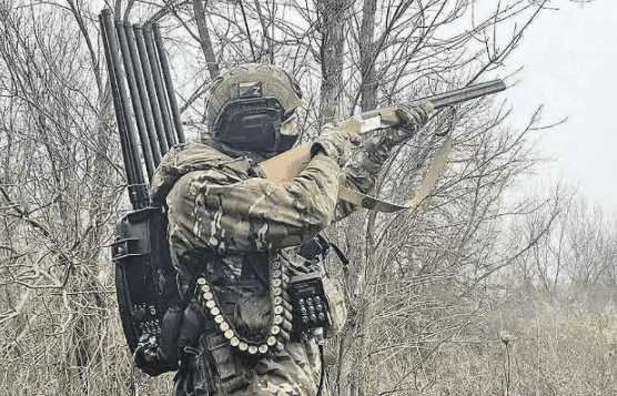 单兵反无人机的“杀手锏”，28架无人机陨落，8公里战线24小时内突破