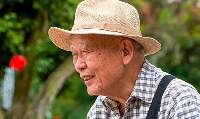 “有偿”式保姆陪伴逐渐流行，老人坦言：比找老伴更舒心靠谱