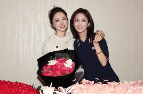 董璇45岁生日，佟丽娅晒合照送祝福：“这就是最好的日子”