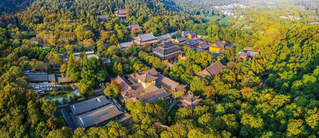 杭州灵隐寺：探索千年古刹的静谧与禅意